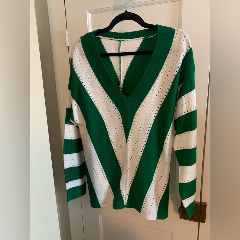 Green and white diagonal strip fitted sweater v neck